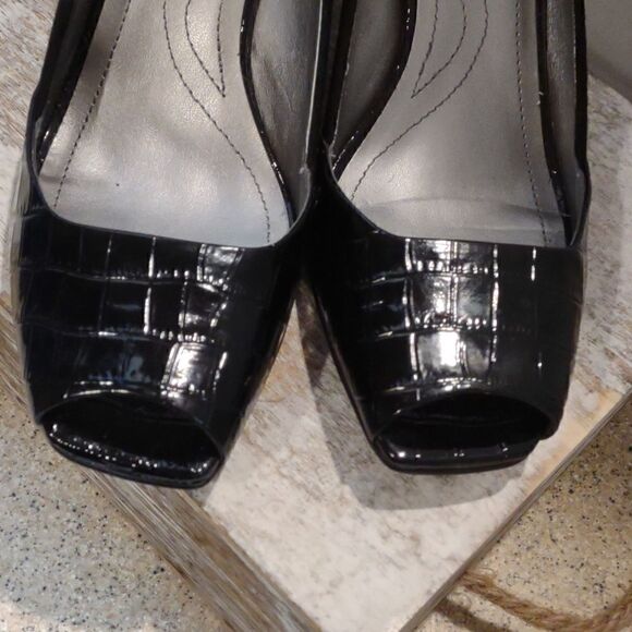 Tahari Peep Tie Heels Size 7.5 - Picture 3 of 7